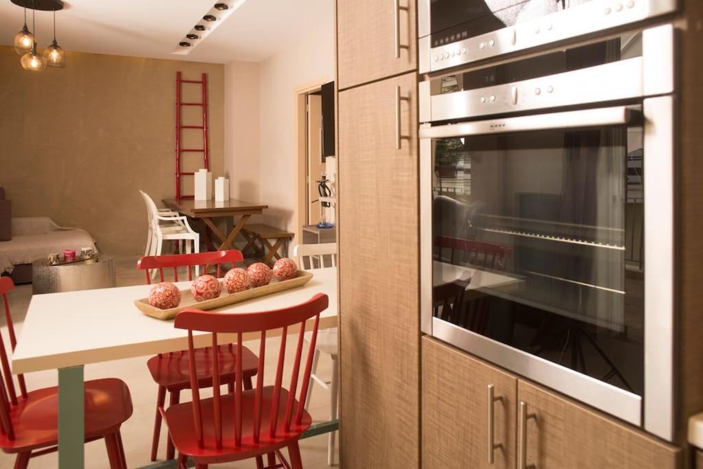 Deluxe Apartment In The Center Каламата Екстериор снимка