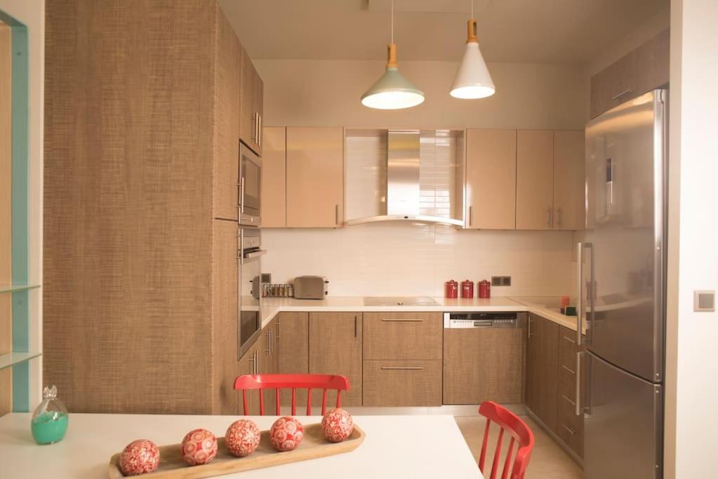 Deluxe Apartment In The Center Каламата Екстериор снимка