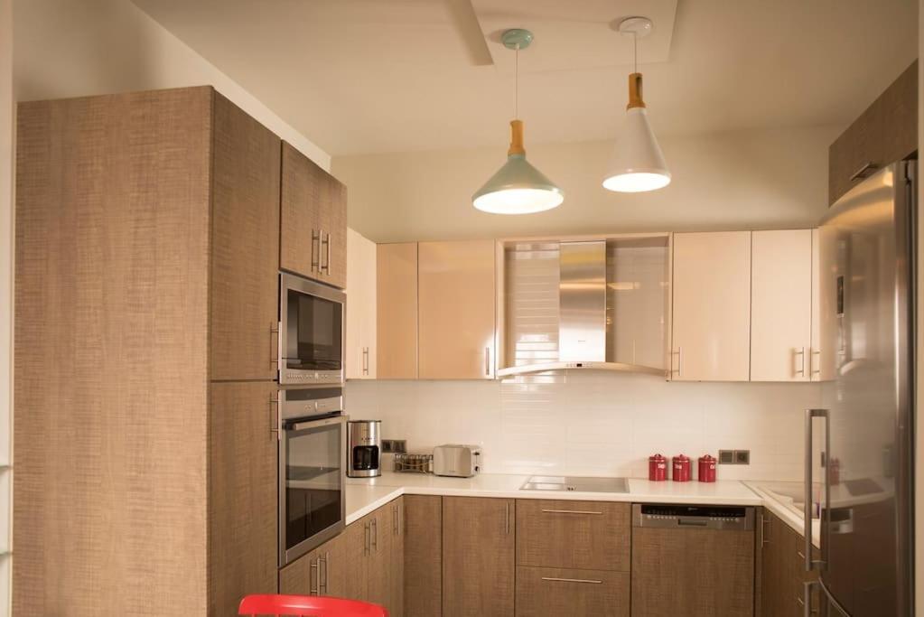 Deluxe Apartment In The Center Каламата Екстериор снимка