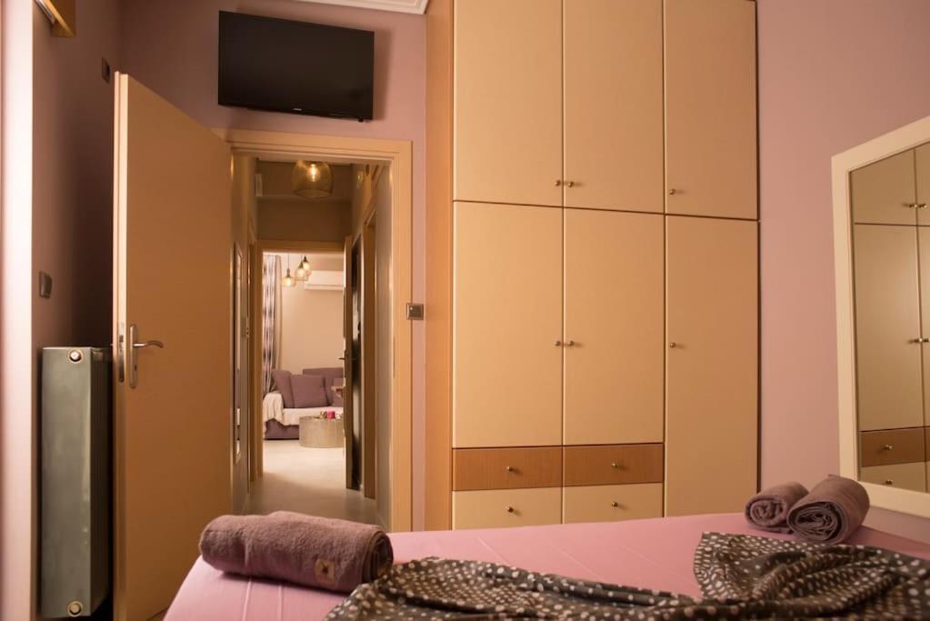 Deluxe Apartment In The Center Каламата Екстериор снимка