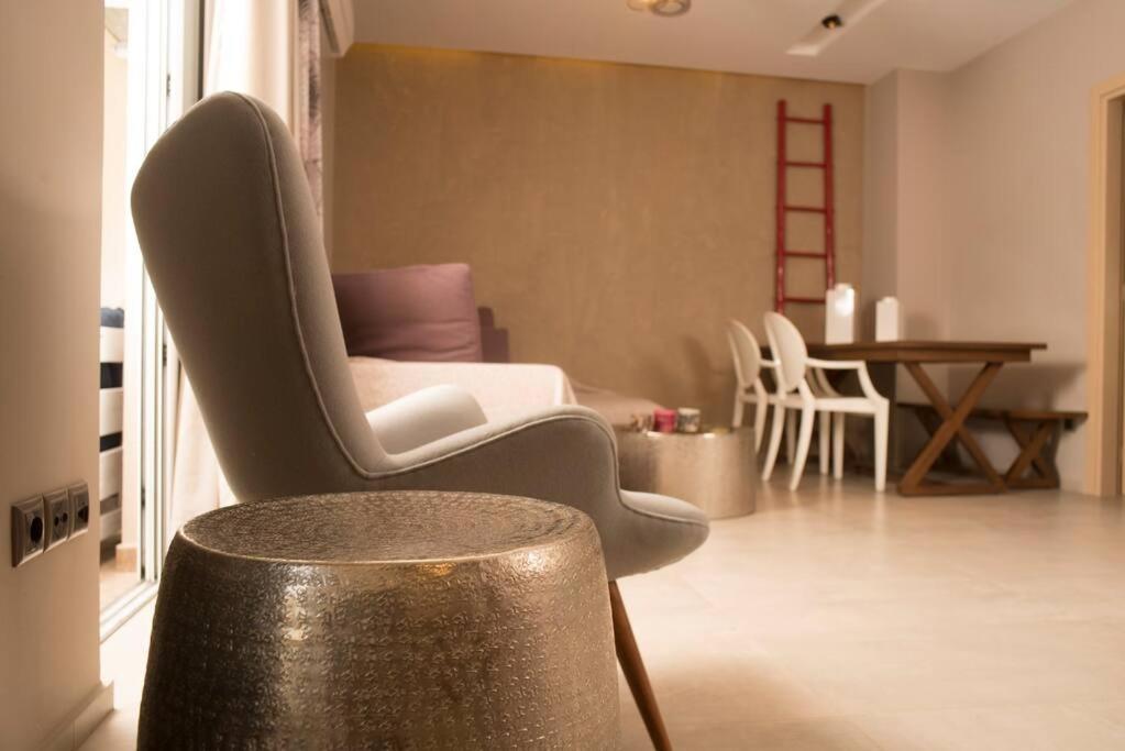 Deluxe Apartment In The Center Каламата Екстериор снимка