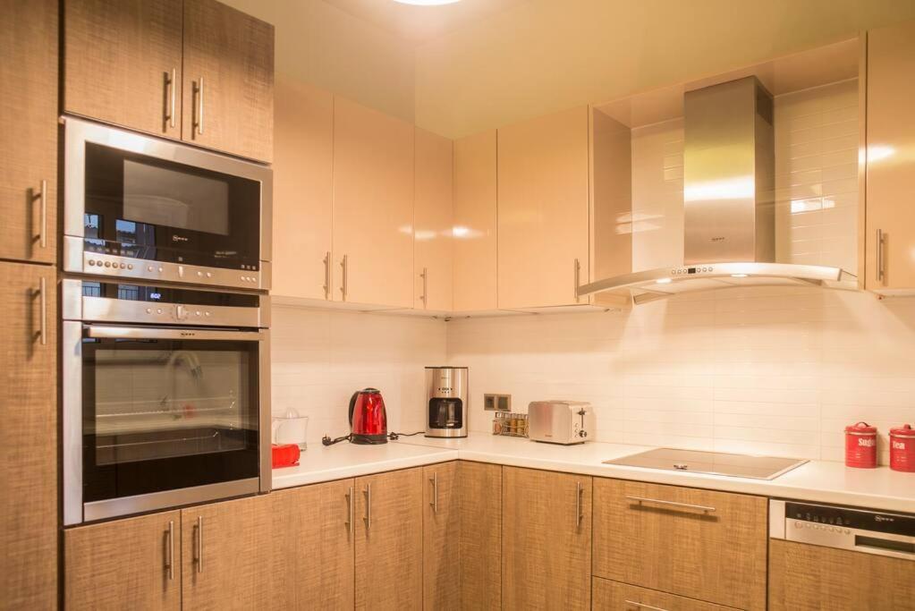 Deluxe Apartment In The Center Каламата Екстериор снимка