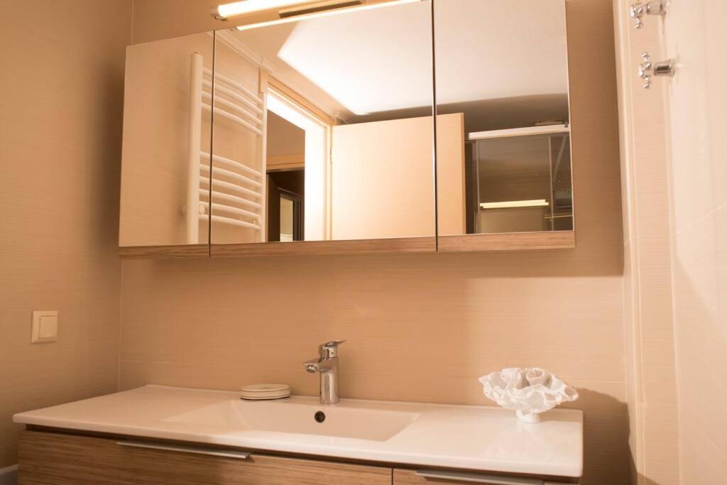 Deluxe Apartment In The Center Каламата Екстериор снимка